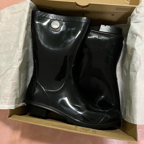 UGG SIENNA BLACK BOOTS - WOMEN'S - Picture 4 of 5